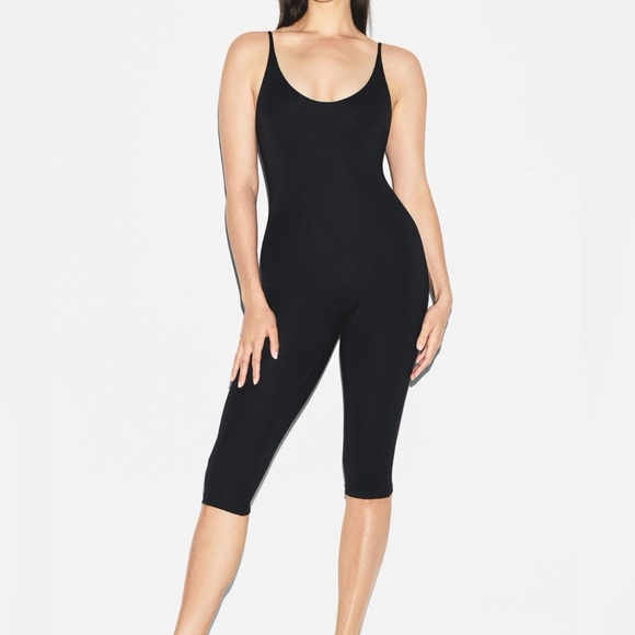 SKIMS Pants - SKIMS® SMOOTH LAYERS CAPRI CATSUIT - BLACK - M